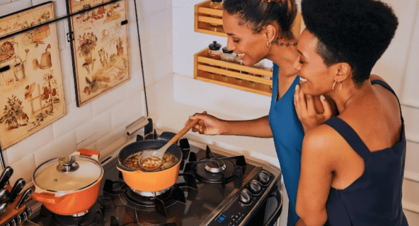 Cozinhe a gás encanado em sua residencia. Solicite a instalação de gás com a ComGás.