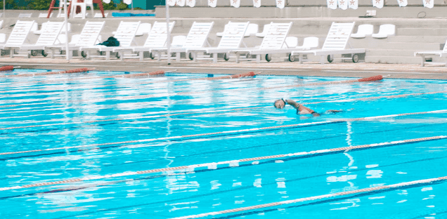 Eleve a experiência em clubes e academias com o sistema de aquecimento de piscina eficiente da Comgás. A temperatura ideal da piscina aquecida proporciona momentos de lazer e bem-estar. Potencialize sua performance. Comgás, inovação em gás natural.